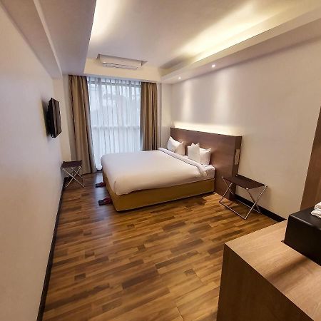 Clover Suites Royal Lake Rangun Zewnętrze zdjęcie