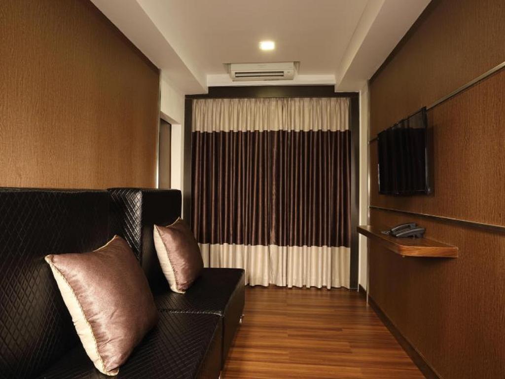 Clover Suites Royal Lake Rangun Zewnętrze zdjęcie