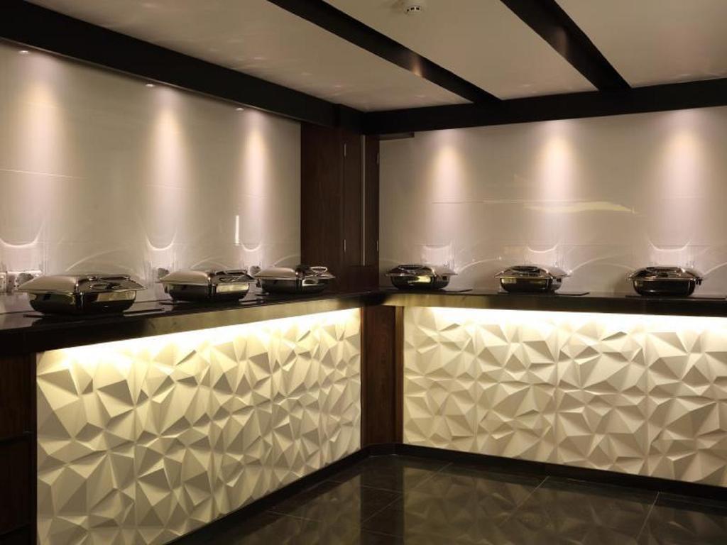 Clover Suites Royal Lake Rangun Zewnętrze zdjęcie