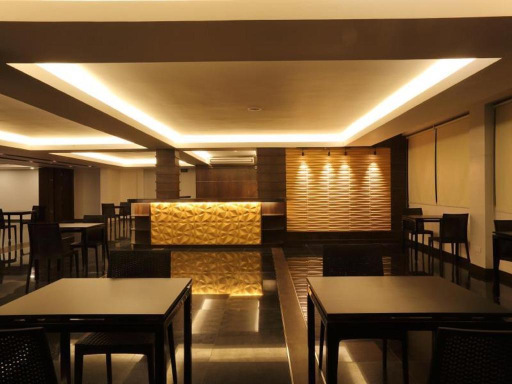 Clover Suites Royal Lake Rangun Zewnętrze zdjęcie
