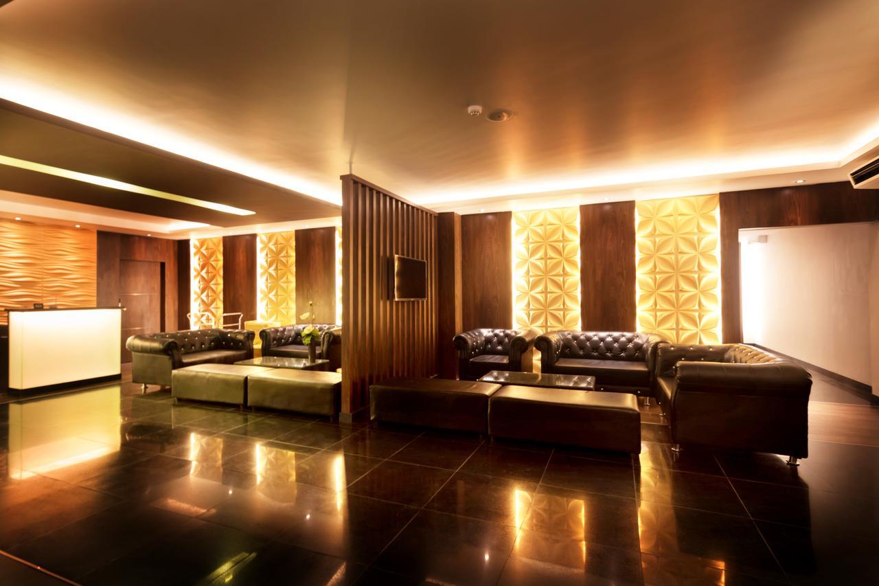 Clover Suites Royal Lake Rangun Zewnętrze zdjęcie