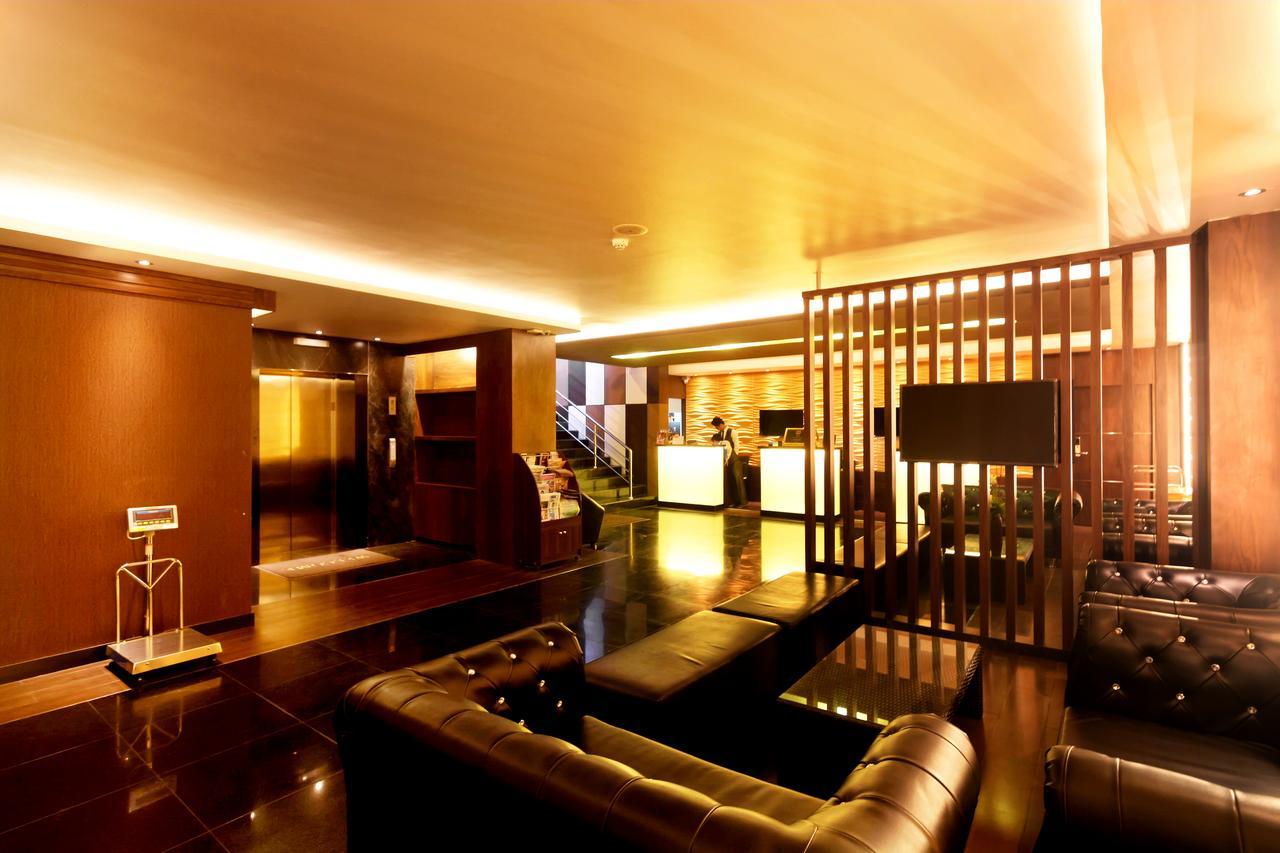 Clover Suites Royal Lake Rangun Zewnętrze zdjęcie