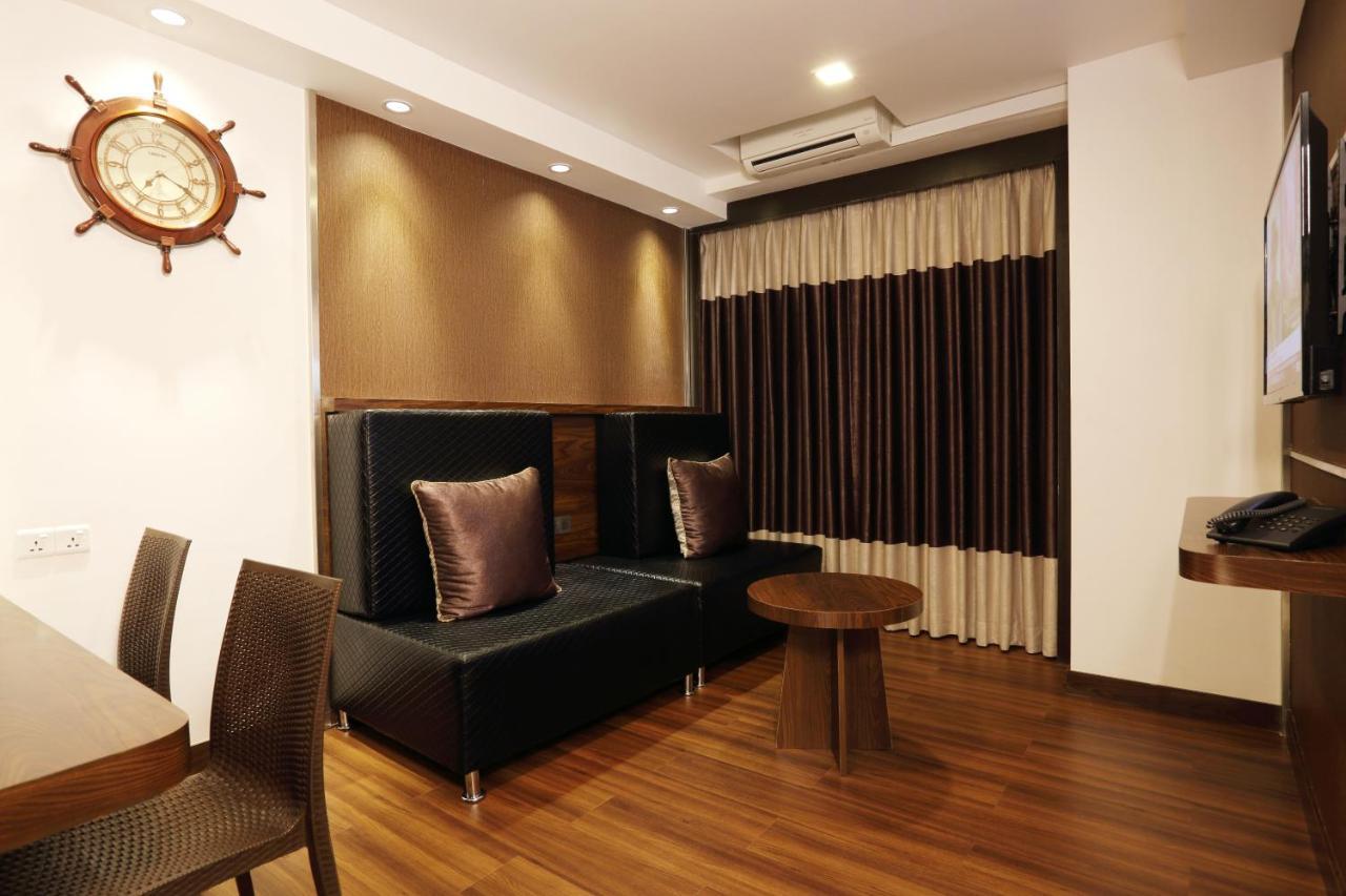 Clover Suites Royal Lake Rangun Zewnętrze zdjęcie