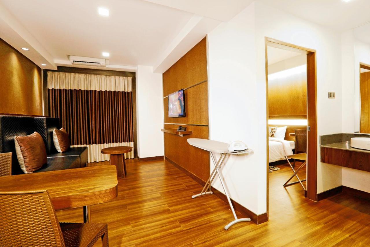 Clover Suites Royal Lake Rangun Zewnętrze zdjęcie