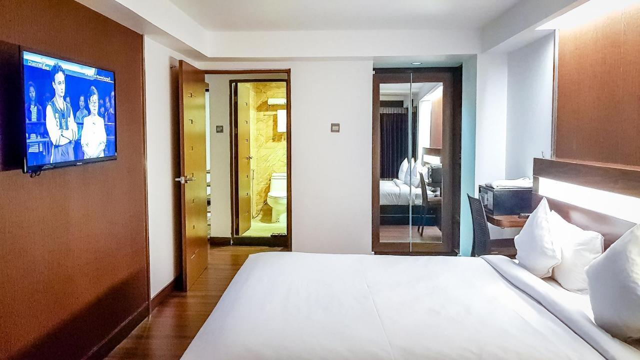 Clover Suites Royal Lake Rangun Zewnętrze zdjęcie
