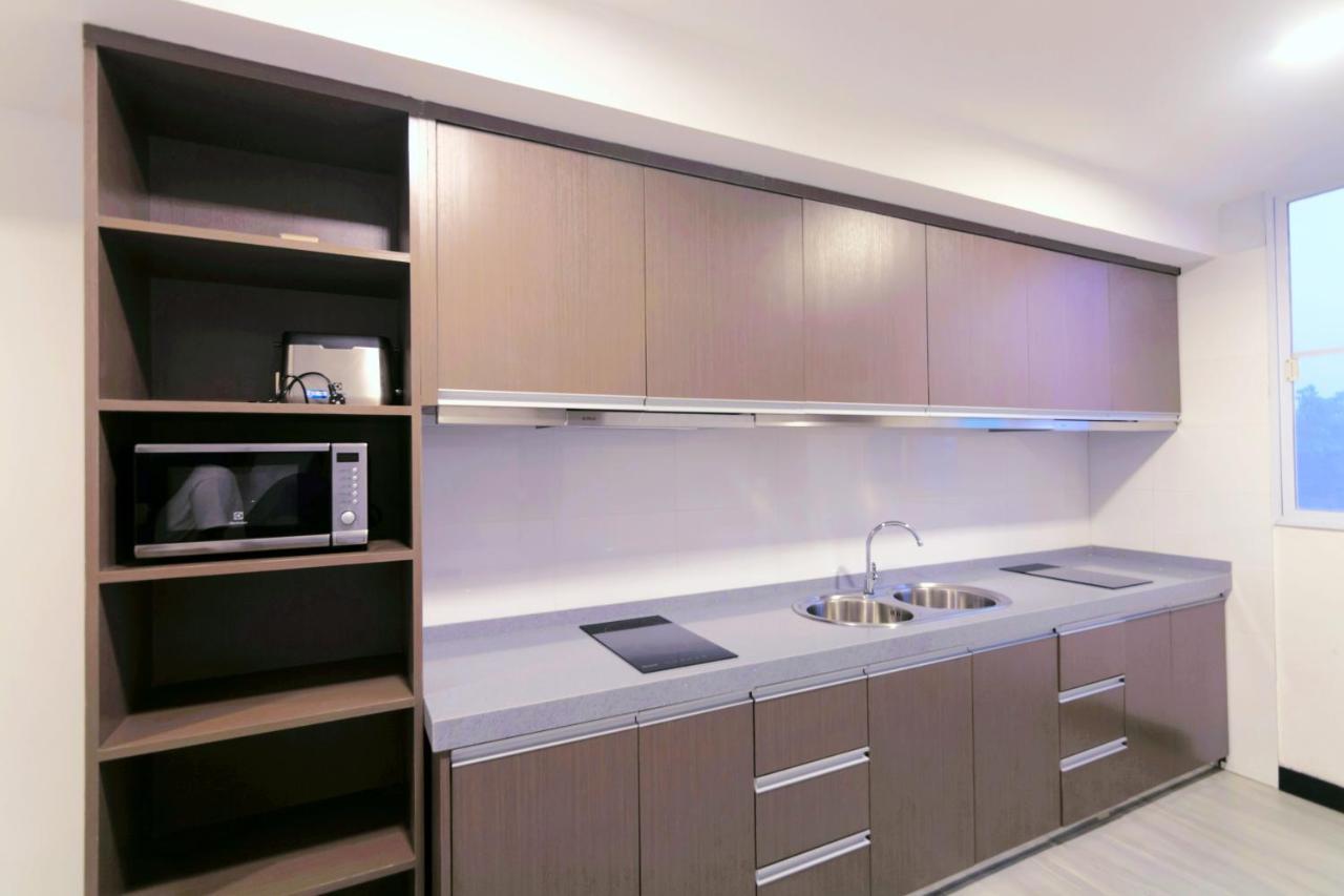 Clover Suites Royal Lake Rangun Zewnętrze zdjęcie