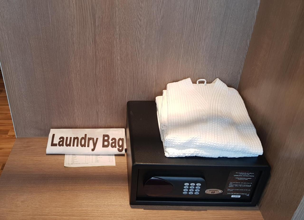 Clover Suites Royal Lake Rangun Zewnętrze zdjęcie