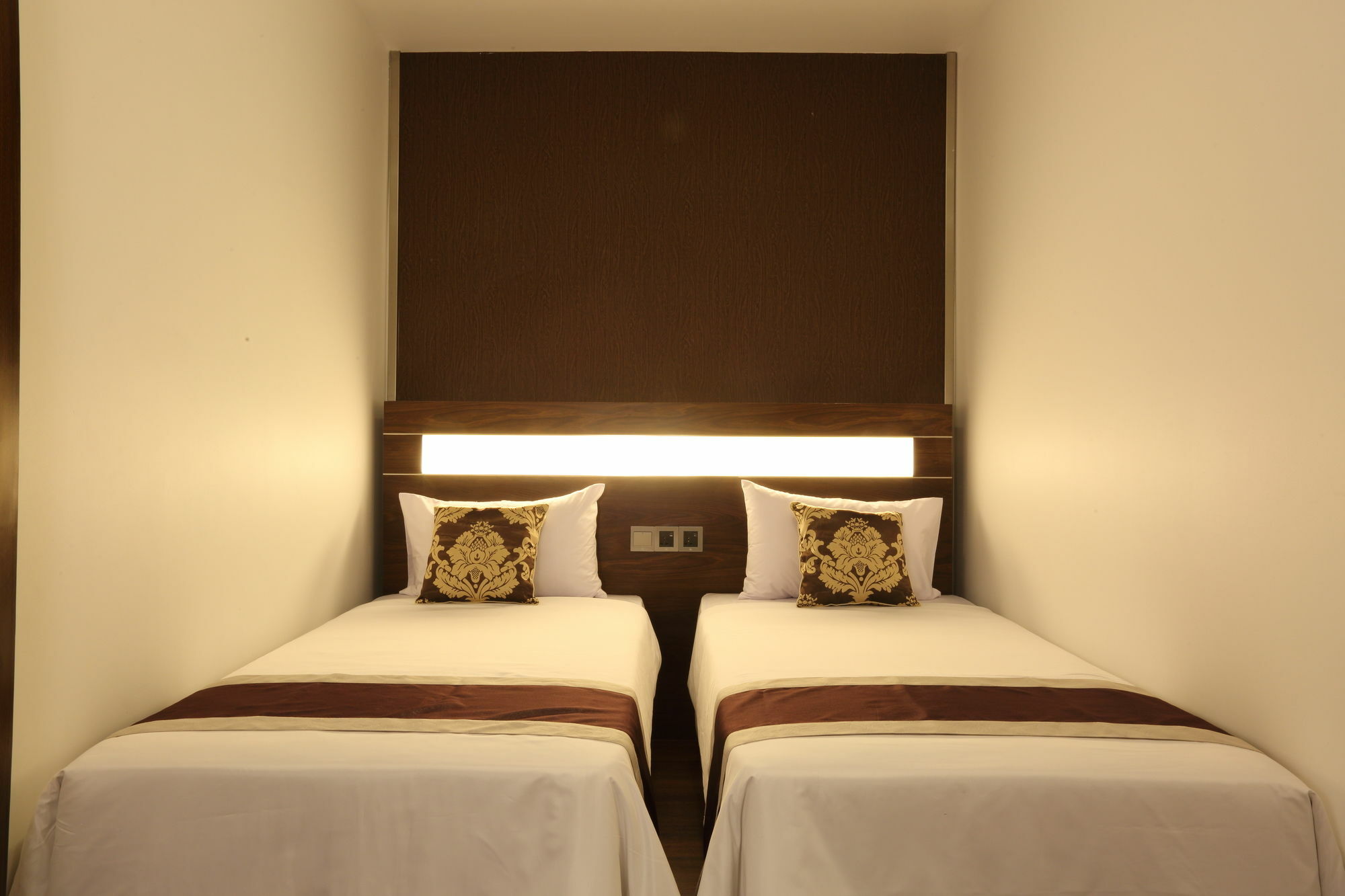 Clover Suites Royal Lake Rangun Zewnętrze zdjęcie
