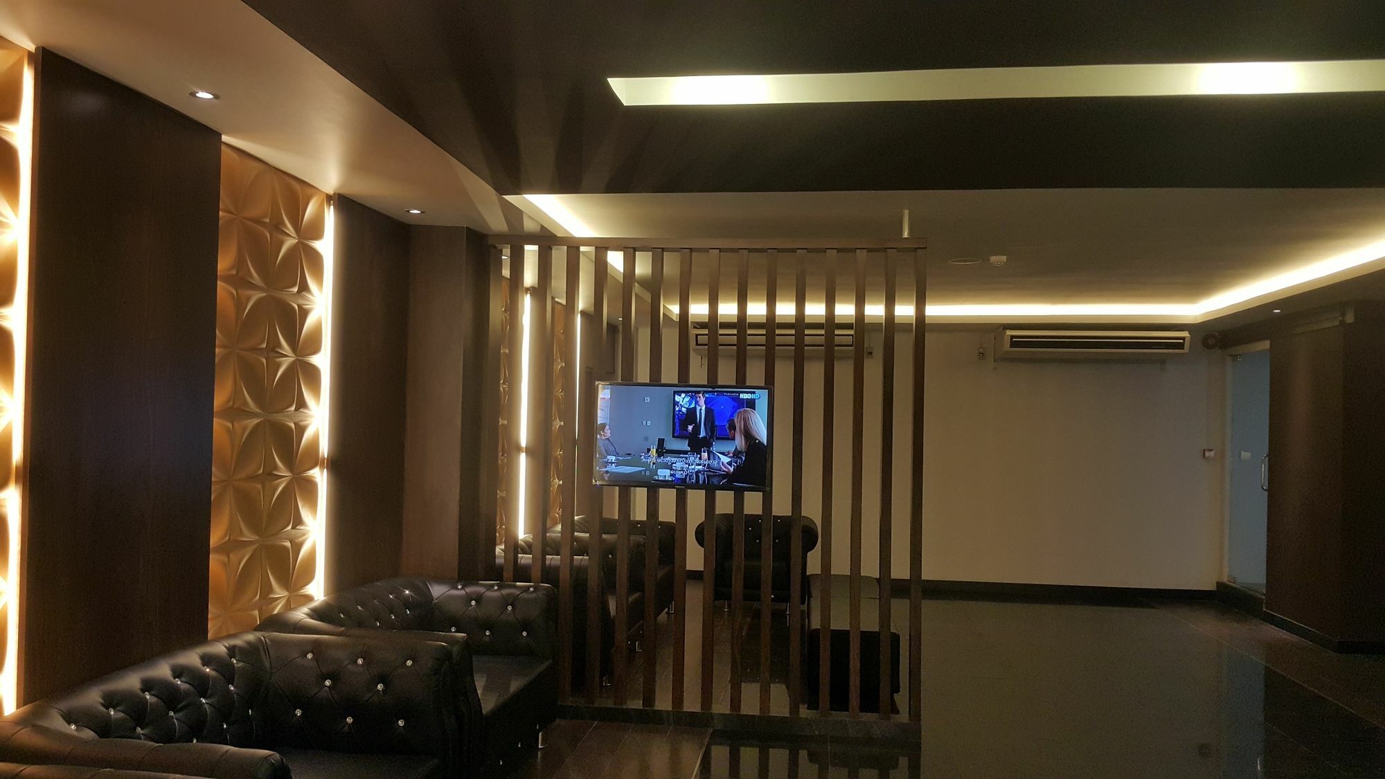 Clover Suites Royal Lake Rangun Zewnętrze zdjęcie
