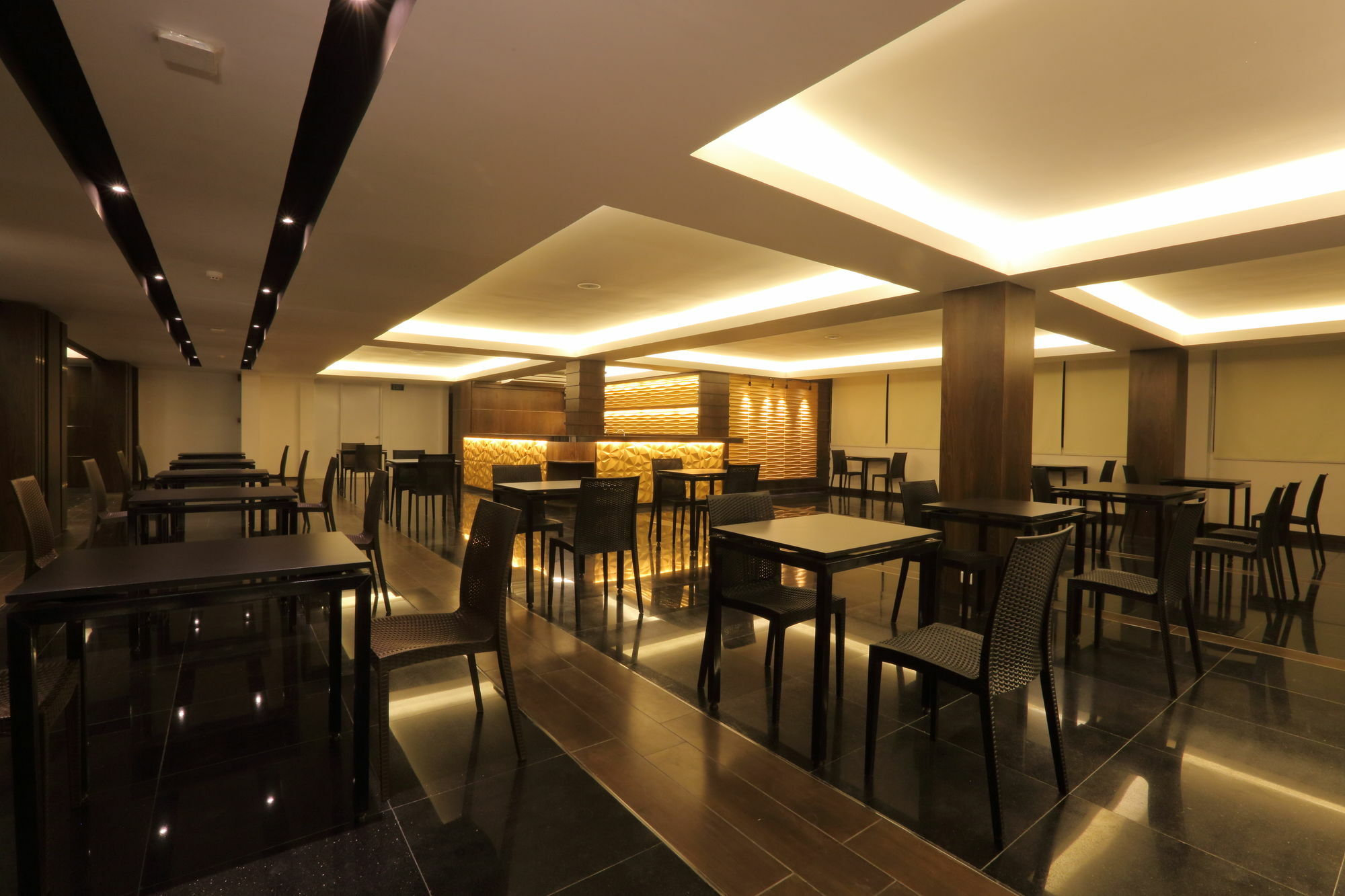 Clover Suites Royal Lake Rangun Zewnętrze zdjęcie