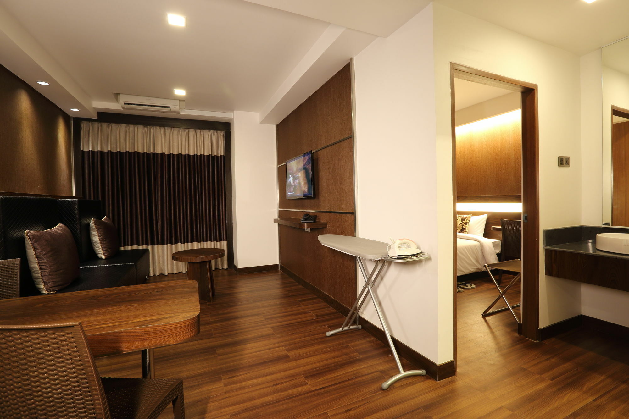 Clover Suites Royal Lake Rangun Zewnętrze zdjęcie