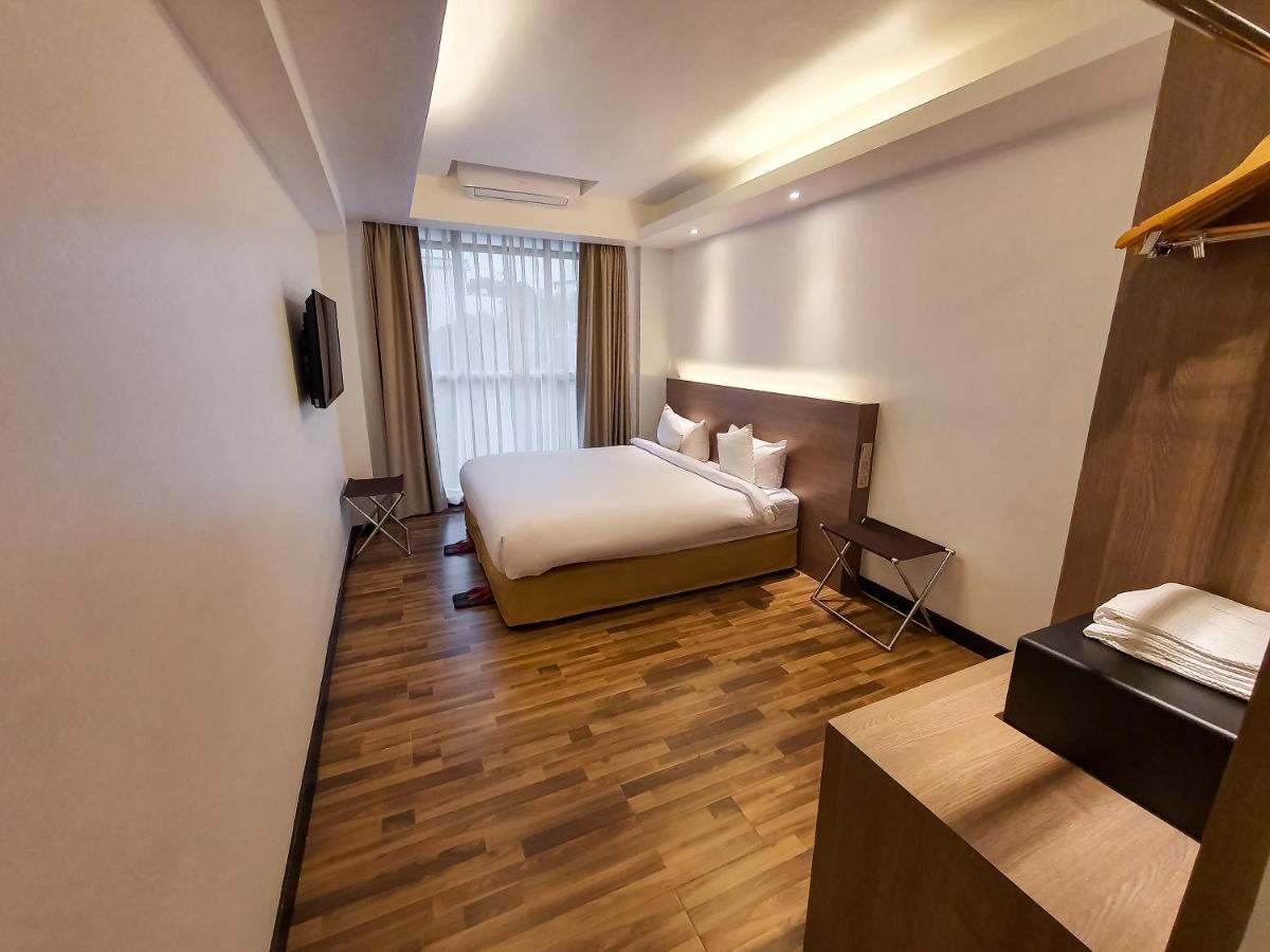 Clover Suites Royal Lake Rangun Zewnętrze zdjęcie
